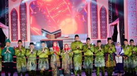 Foto: Bersama Kepala Daerah Se-Propinsi Riau di acara pembukaan MTQ Ke-34 Tingkat Provinsi Riau di Bengkalis.