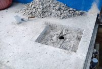 Foto: Pasca diprotes warga, bak penyaring limbah dapur MBG di Jl. Sembilang mulai dibongkar, Sabtu (25/04/2026).