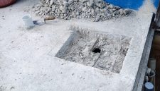 Foto: Pasca diprotes warga, bak penyaring limbah dapur MBG di Jl. Sembilang mulai dibongkar, Sabtu (25/04/2026).