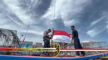 Sambut HUT ke-81 RI, Sat polairud Polres Langkat Bagikan Bendera Merah Putih kepada Nelayan